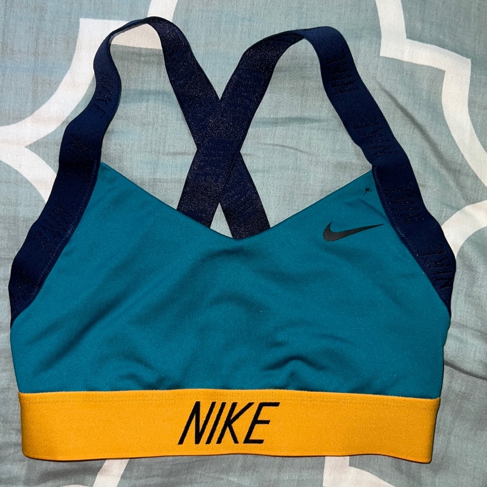 🔹 Nike Sports Bra 🔶